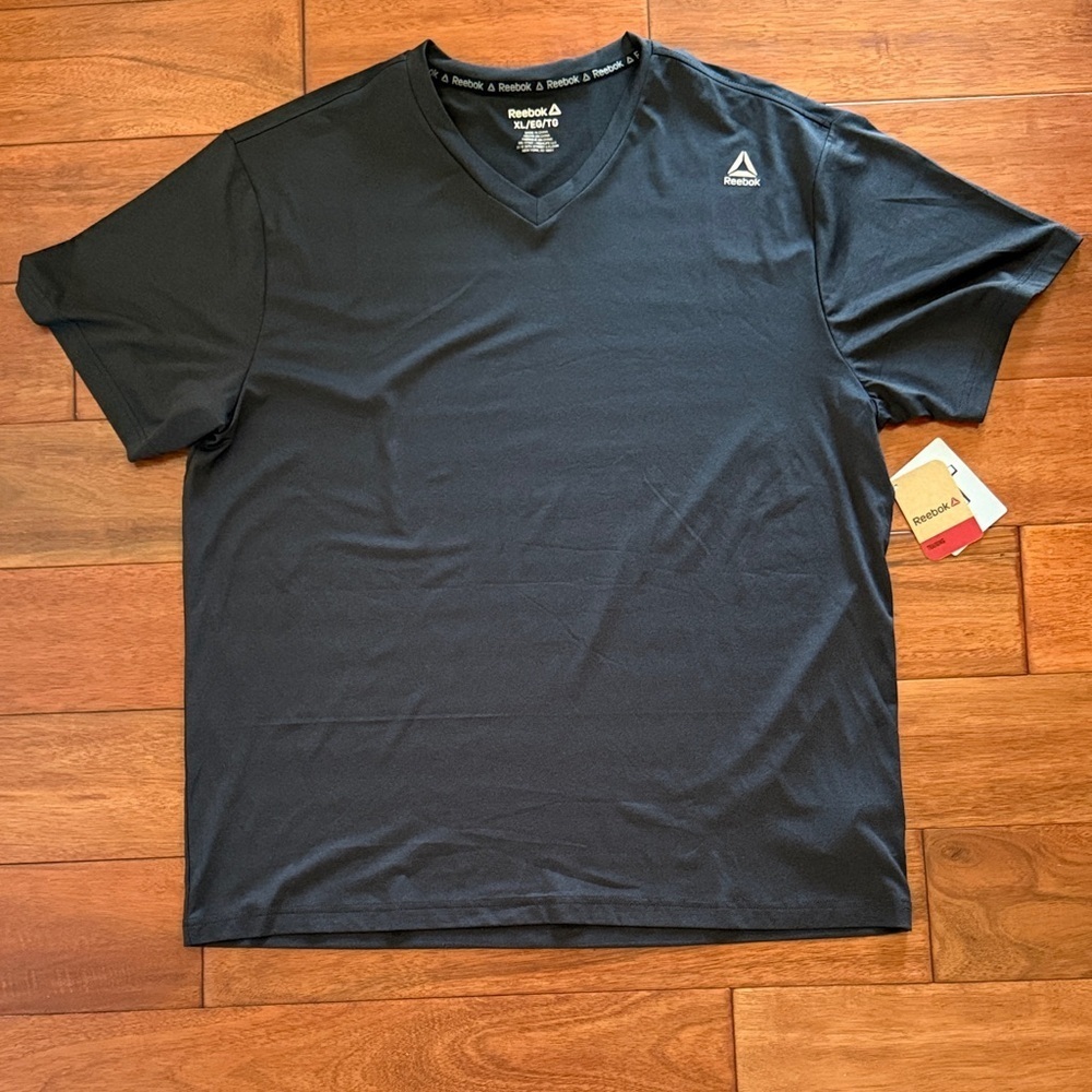 NWT Reebok Sonic Bolt Size XL Heather Black V-Neck Tshirt